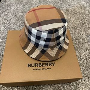 SOLD * Burberry BUCKET HAT